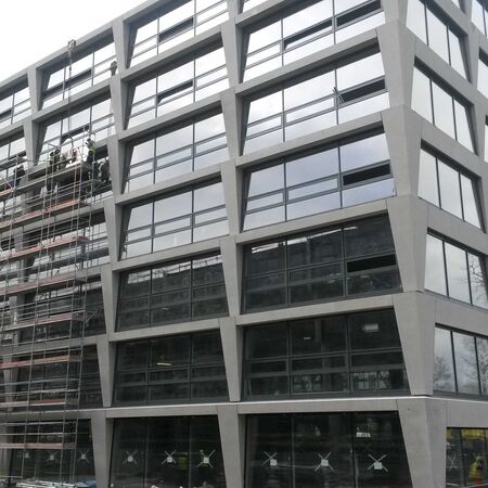 Biurowiec p4 warszawa elewacja betonowa klinika betonu 2 compressed