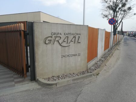 Elewacje i ogrodzenia z betonu architektonicznego