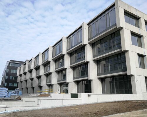Biurowiec p4 warszawa elewacja betonowa klinika betonu 15 compressed