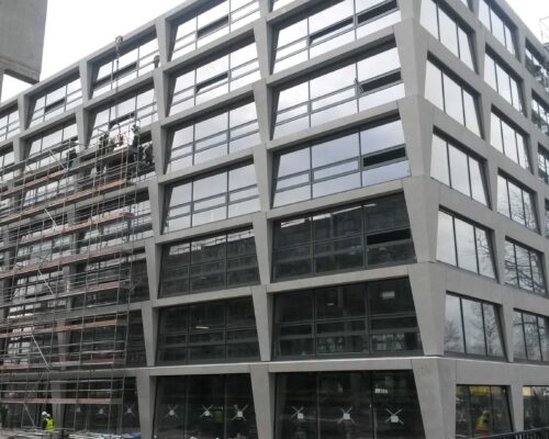 Biurowiec p4 warszawa elewacja betonowa klinika betonu 2 compressed