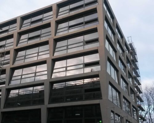 Biurowiec p4 warszawa elewacja betonowa klinika betonu 3 compressed